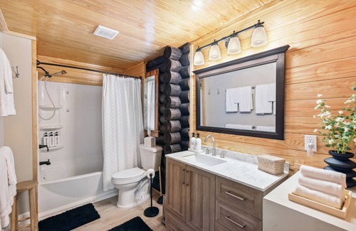 White Bluff Cabin | Peaceful White Bluff Vacation Rental w/ Pool!