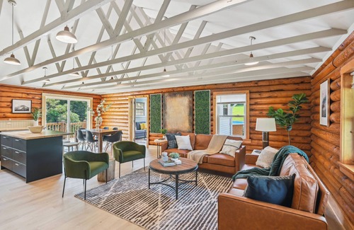 White Bluff Cabin | Peaceful White Bluff Vacation Rental w/ Pool!