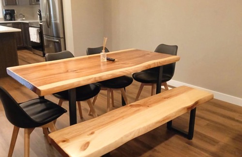 Northwest Edmonton House | Peaceful| Wifi| TV| Long Stays| Family Friendly
