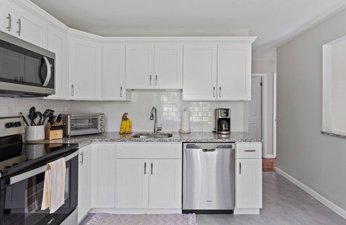 Richmond House | Peaceful Wooded Retreat Near Beaches, Trails & More!
