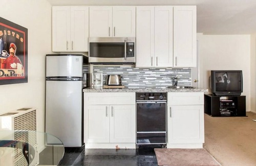 Woodlake Apartment | Peaceful Woodlake near Downtown Sacramento