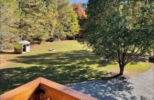 Sanford House | Peaceful Woods Getaway – Spacious Upper Flat