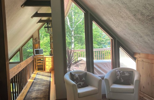 Briar Crest Woods House | Peaceful Zen Lakeside Getaway Game Room Fire Pit Fenced Yard Autumn Serenity
