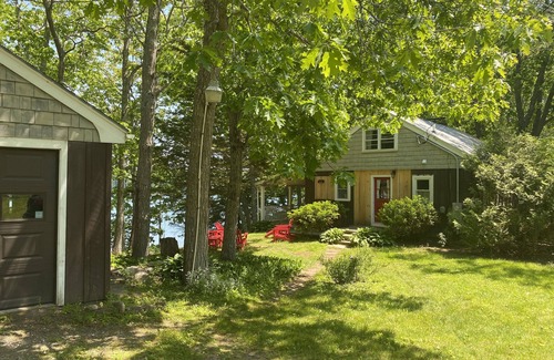 Cushing House | Peacefull house on the water