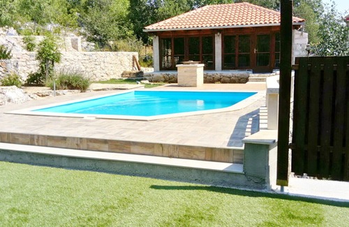 Donji Dolac House | Peacefull place in the countryside. Has all privacy you need on your vacation.