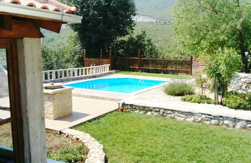 Donji Dolac House | Peacefull place in the countryside. Has all privacy you need on your vacation.