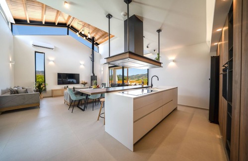 Alikianos Villa | Peacful Villa Olyra, private pool & jacuzzi,BBQ