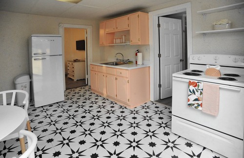 New Buffalo Apartment | Peach by the Beach! 1 Bdrm Apt close to downtown