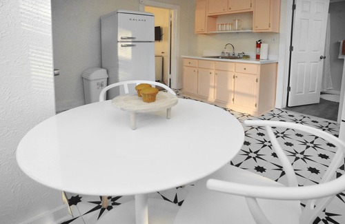 New Buffalo Apartment | Peach by the Beach! 1 Bdrm Apt close to downtown