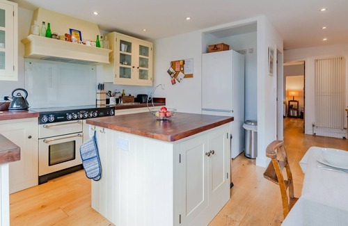 Ampney Crucis Cottage | Peach Cottage, near Cirencester, family friendly