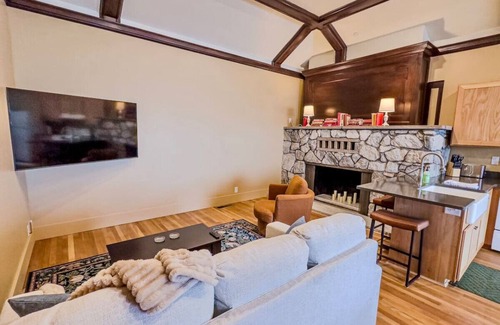 Medford Hotel | Peach Street Inn | Suite 2