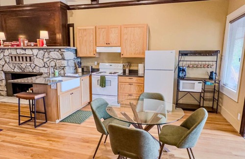 Medford Hotel | Peach Street Inn | Suite 2