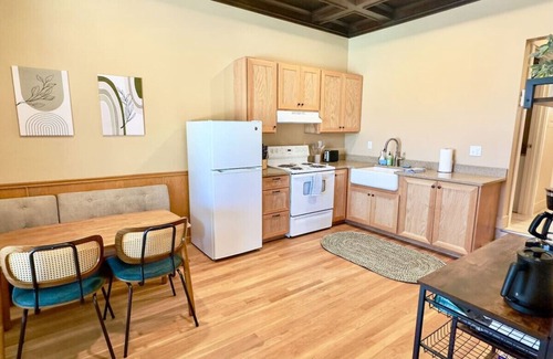 Medford Hotel | Peach Street Inn | Suite 3 | King Bed