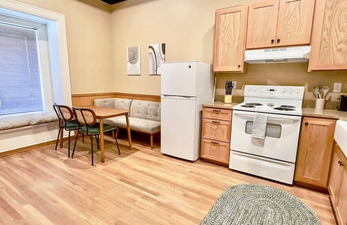 Medford Hotel | Peach Street Inn | Suite 3 | King Bed