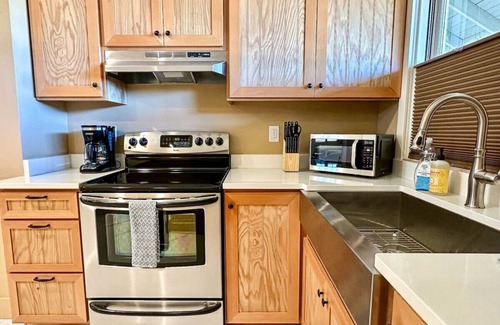 Medford Hotel | Peach Street Inn | Suite 4 | Sleeps 4