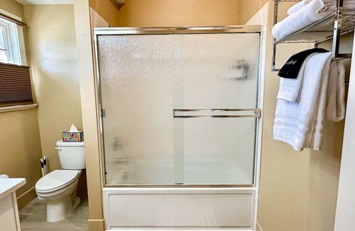 Medford Hotel | Peach Street Inn | Suite 4 | Sleeps 4