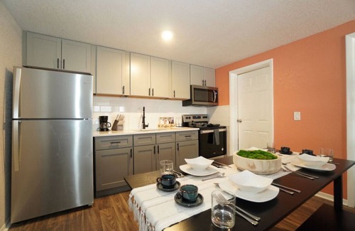 Columbus Apartment | Peach Suite - 10 min to Ft Moore