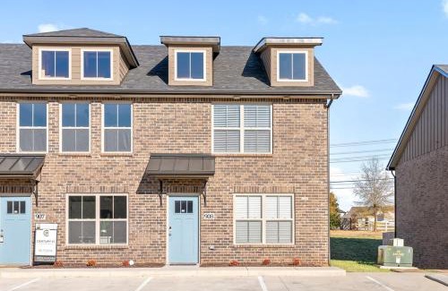 Clarksville House | Peachers Place Townhomes (1000 Henry Place Blvd, #908) Close to Ft. Campbell