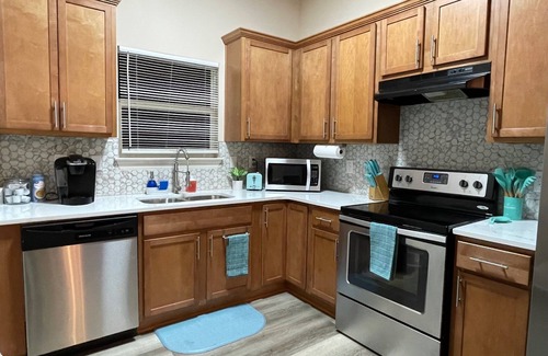 Gulfport House | Peachy Beach House - Unit A - Close to beach, game Room, Putting Green, & more!