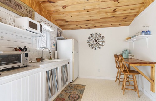 Supply Cottage | Peachy Beach ⛱️