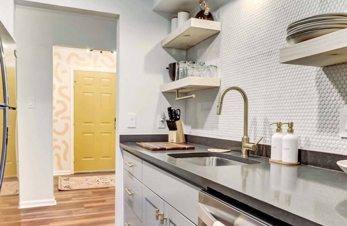 Montgomery House | Peachy Keen House - Savannah Escape w/Game Room