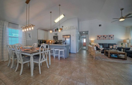 Safe Harbor House | Peachy Palm by AvantStay | Huge Private Pool!