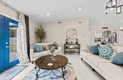 Flour Bluff House | Peacock Bluff: A modern coastal 3BR/2BA retreat in Flour Bluff near the beach