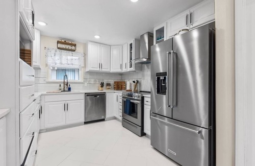 Flour Bluff House | Peacock Bluff: A modern coastal 3BR/2BA retreat in Flour Bluff near the beach