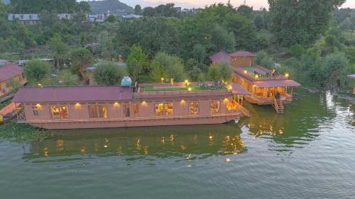 Nagin Bagh Boat Rental | Peacock Houseboats