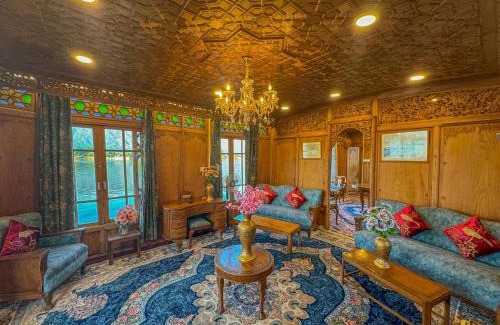 Nagin Bagh Boat Rental | Peacock Houseboats