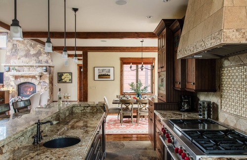 Christie Heights House | Peak 8 by AvantStay | Spacious Modern Cabin w/Hot Tub & Views