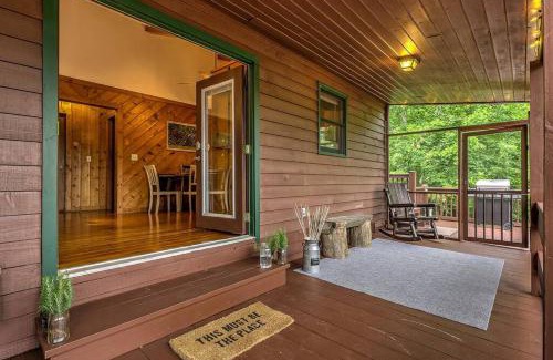 Mineral Bluff House | Peak-a-Blue Cabin - Watch Movies from Hot Tub, Mountain View, Bigfoot Bunker Game Room, Fire Pit, Oversized Deck, Screened-in Porch