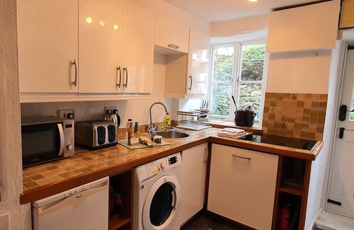 Great Longstone Cottage | Peak District family cottage nr Monsal Trail & 100m from excellent foody pub