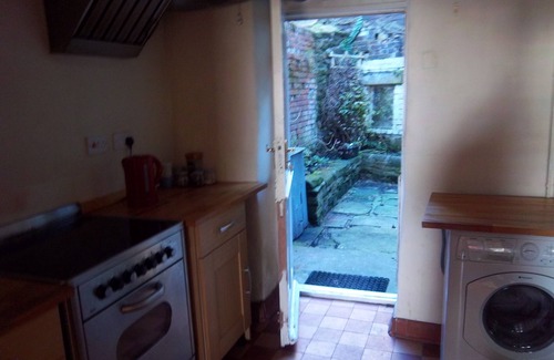 Longnor Cottage | Peak District Village - Sleeps 4 - Pets Welcome - Woodburner