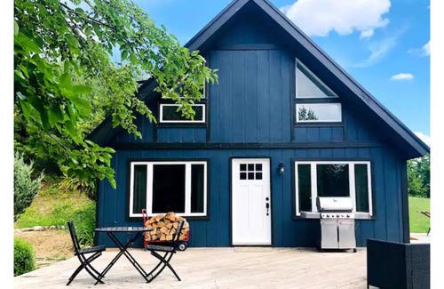 Mayfield House | Peak O' Leelanau in TC! Your Summer 2023 Retreat!