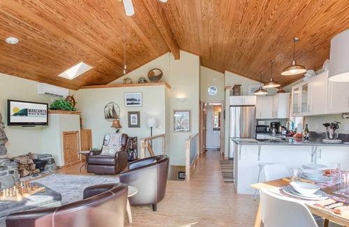 Neahkahnie Beach House | Peak of the ocean, great view of wildlife area, close to beach and dog friendly.