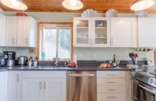 Neahkahnie Beach House | Peak of the ocean, great view of wildlife area, close to beach and dog friendly.