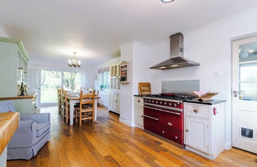 Buxton House | Peak retreat, sleeps 12 - fun, fires & friends