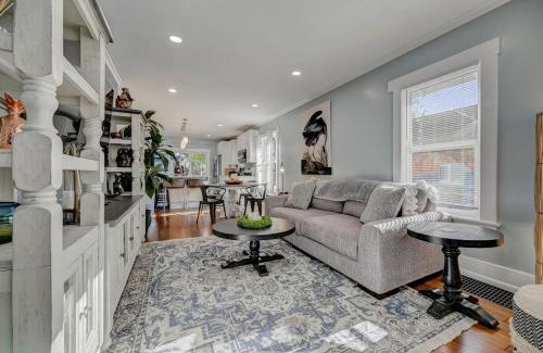 Colorado Springs House | Peaks & Chic Luxe Hot Tub Escape