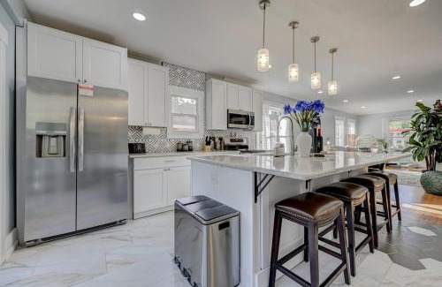 Colorado Springs House | Peaks & Chic Luxe Hot Tub Escape