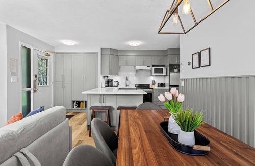 Harvie Heights House | Peaks & Comfort- hot tub, free parking, King bed, AC, 2BR, sleeps 8