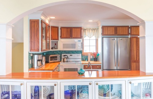 Peaks Island Cottage | Peaks Island Maine Seaside Cottage: hot tub/roof decks/4 season