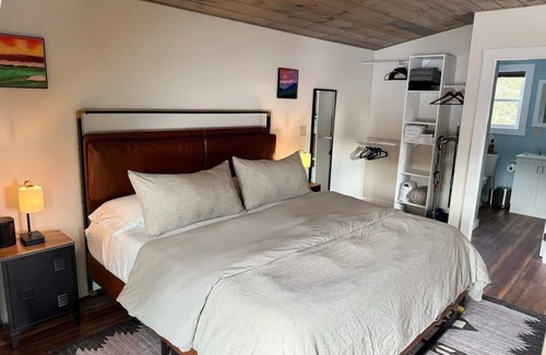 Woodstock House | Peaks Perch Near Loon: King Bed, Kitchen, AC