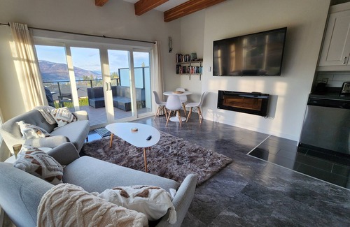 Central Okanagan Apartment | Peaks & Vines Lakeview Hideaway – Relax and Restore