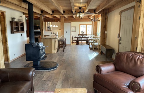 Woodland Park Cabin | ^PeakViewCabin, Amazing Views w/Hot Tub 5 min from town-Peaceful and QUIET