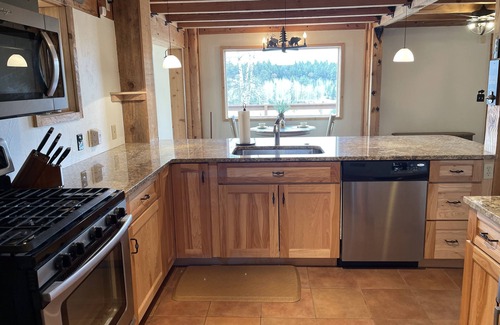 Woodland Park Cabin | ^PeakViewCabin, Amazing Views w/Hot Tub 5 min from town-Peaceful and QUIET