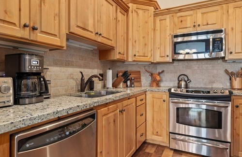 Victor Condo | Pear-a-dise Condo includes Bronze Buffalo Ranch private amenity access