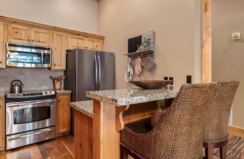 Victor Condo | Pear-a-dise Condo includes Bronze Buffalo Ranch private amenity access