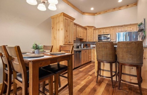 Victor Condo | Pear-a-dise Condo includes Bronze Buffalo Ranch private amenity access