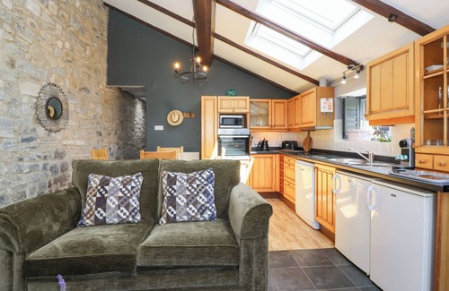 Highbridge Cottage | PEAR TREE COTTAGE, romantic, character holiday cottage in Mark